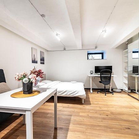 Dana-Entire Apartment Very Quiet And Central 2 タリン エクステリア 写真