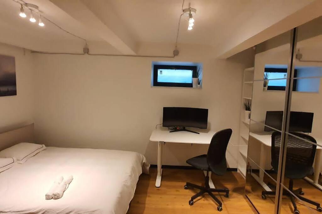 Dana-Entire Apartment Very Quiet And Central 2 タリン エクステリア 写真
