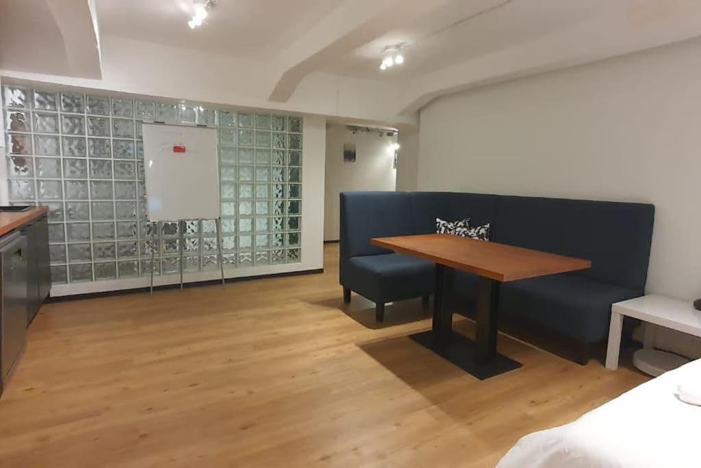 Dana-Entire Apartment Very Quiet And Central 2 タリン エクステリア 写真