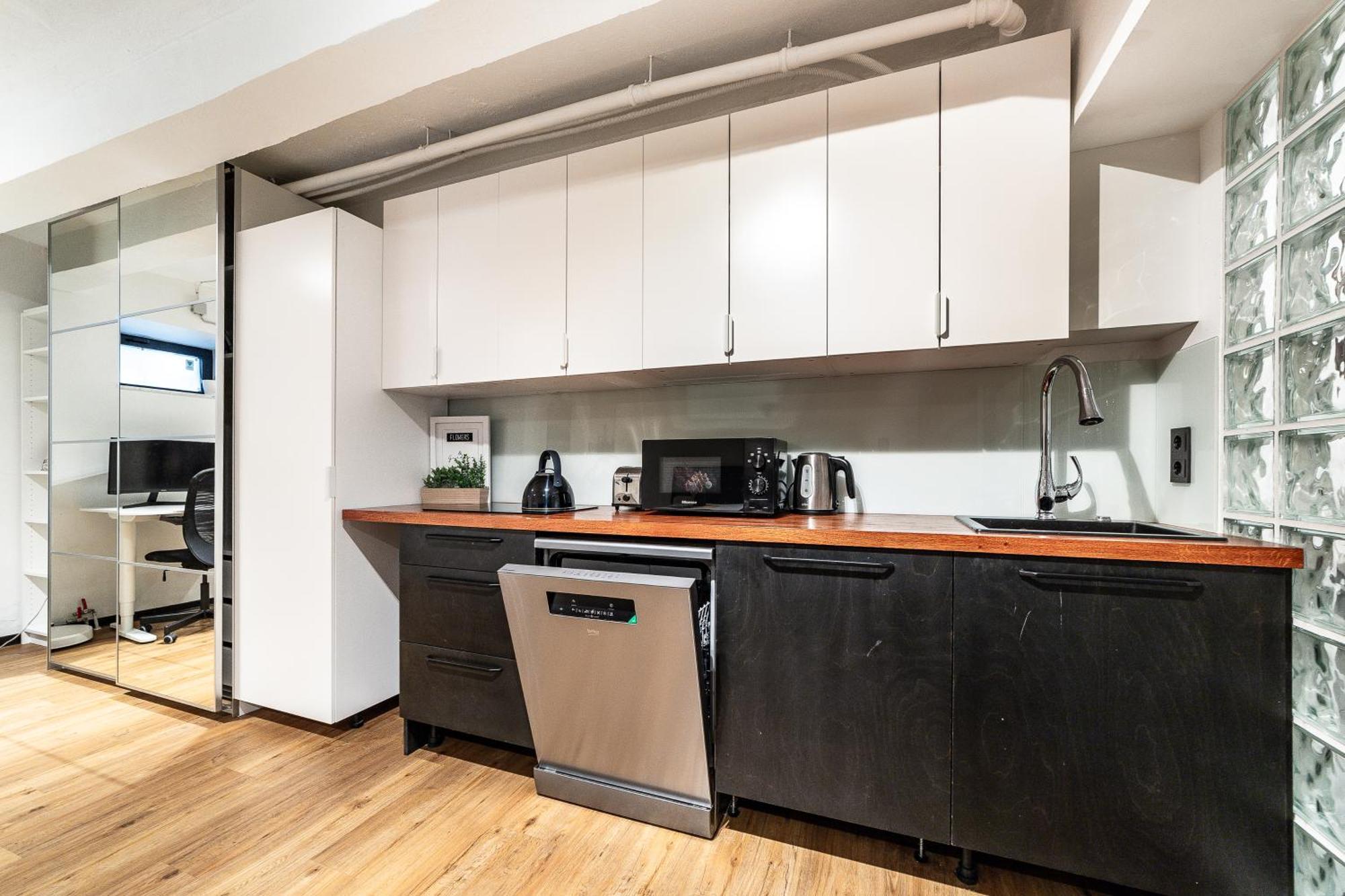 Dana-Entire Apartment Very Quiet And Central 2 タリン エクステリア 写真