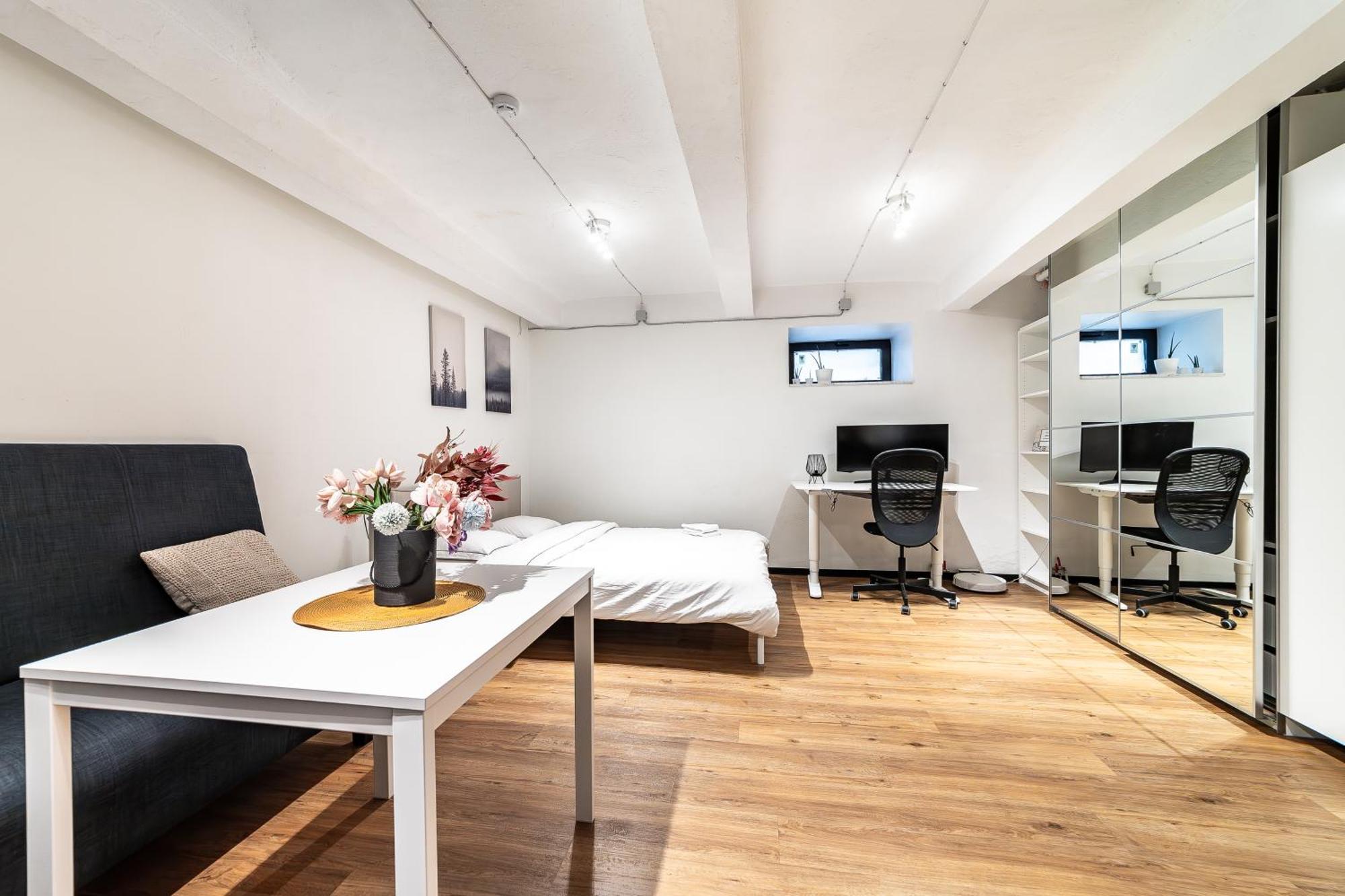 Dana-Entire Apartment Very Quiet And Central 2 タリン エクステリア 写真