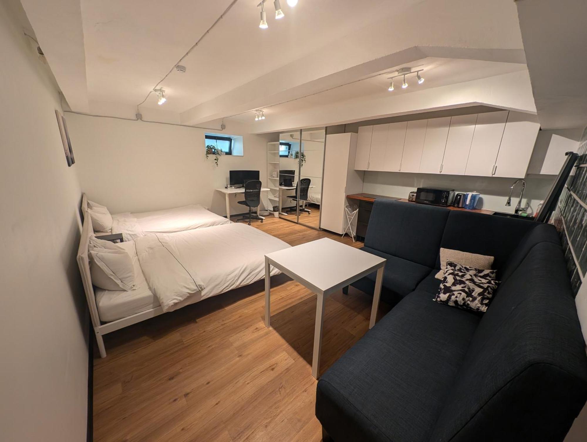 Dana-Entire Apartment Very Quiet And Central 2 タリン エクステリア 写真